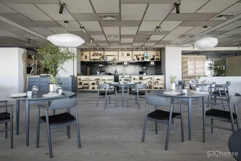 日式餐厅Sticks’n’Sushi新店设计 | OEO Studio