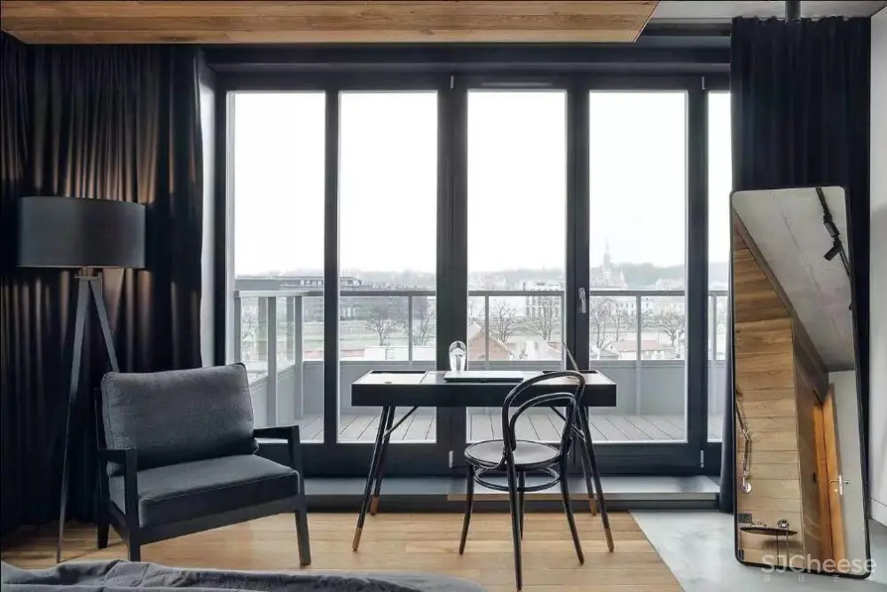 波兰： Penthouse PK43