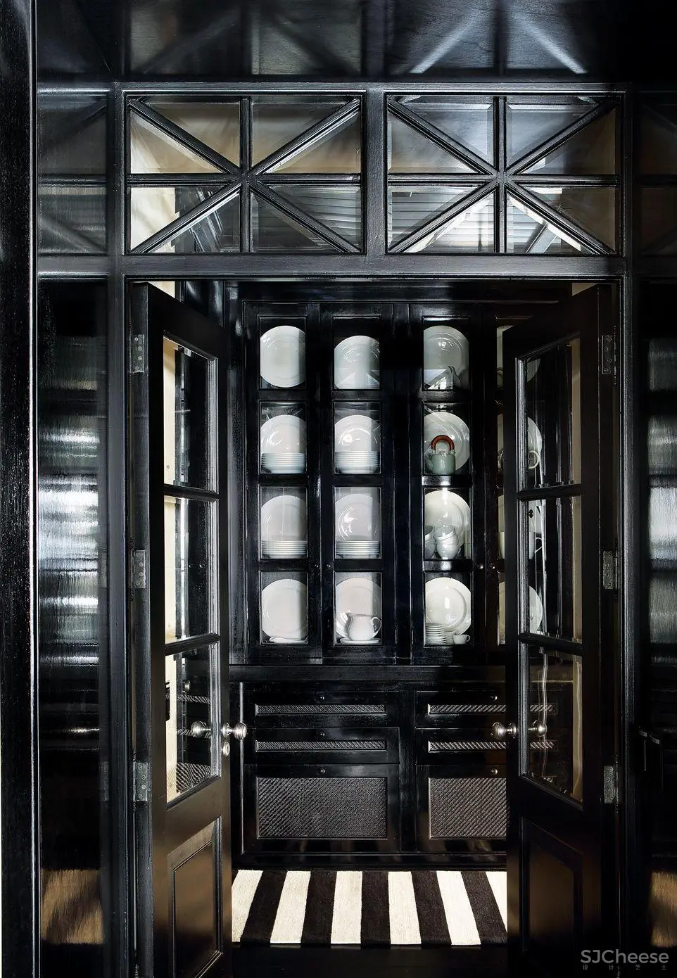 John Jacob | 黑与白的和谐之美 John Jacob | 黑与白的和谐之美