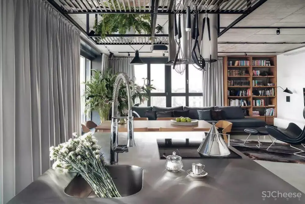 波兰： Penthouse PK43