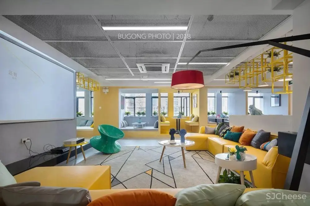 龙湖冠寓青年公寓,在阳光灿烂的家居里把握当下