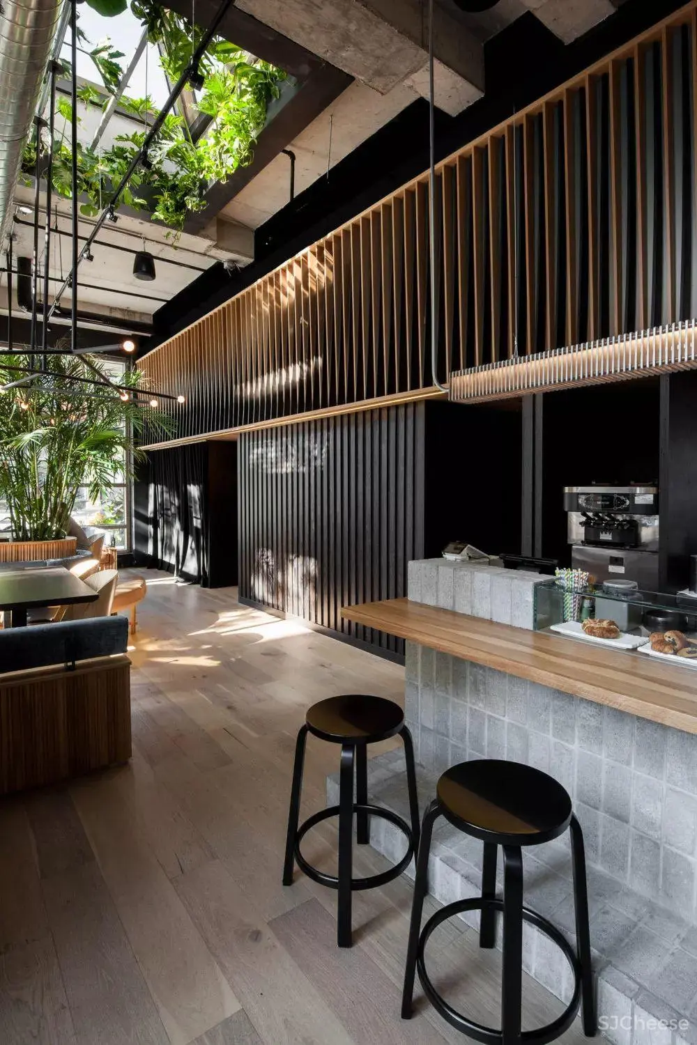 以内 / 加拿大RYU日本餐厅由MÉNARDDWORKIND设计完成