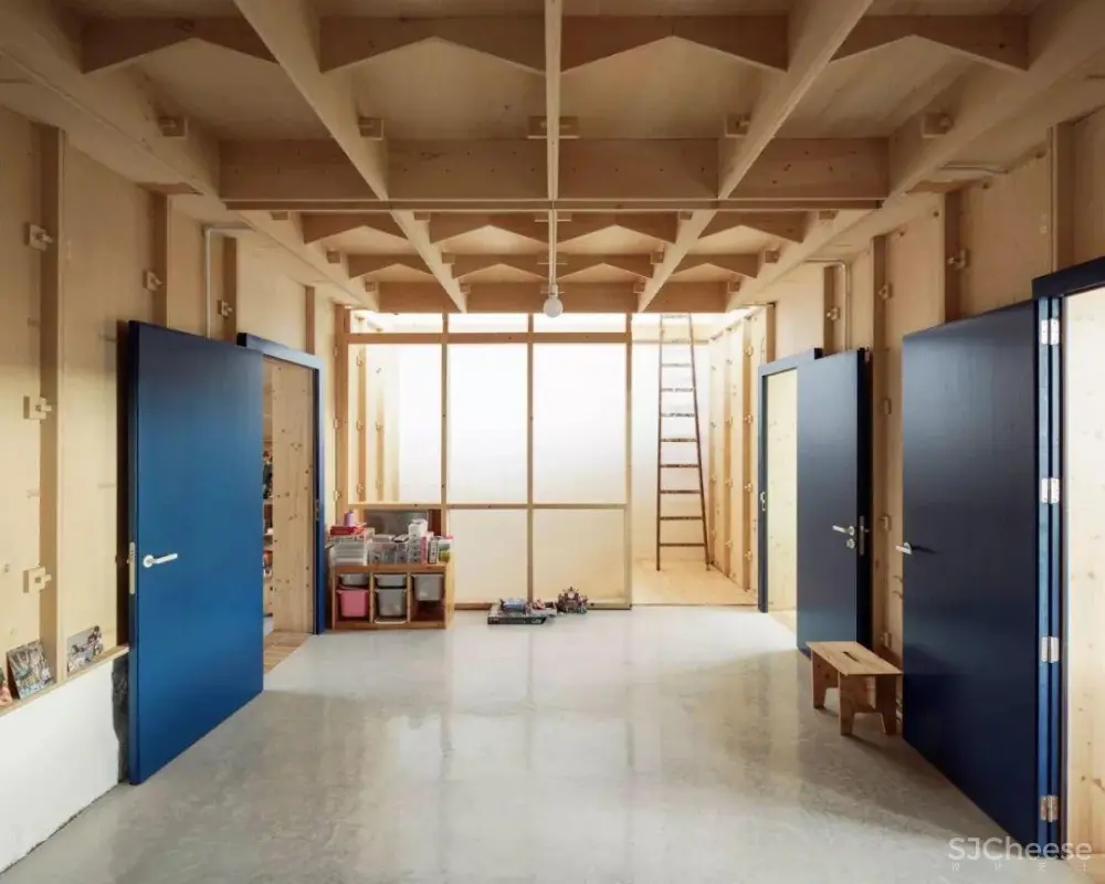 西班牙:胶合板乐园