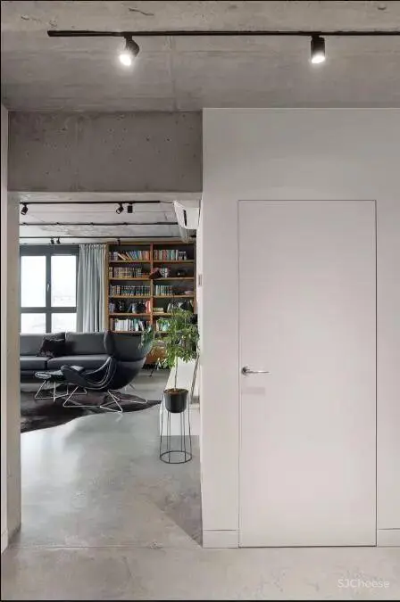 波兰： Penthouse PK43