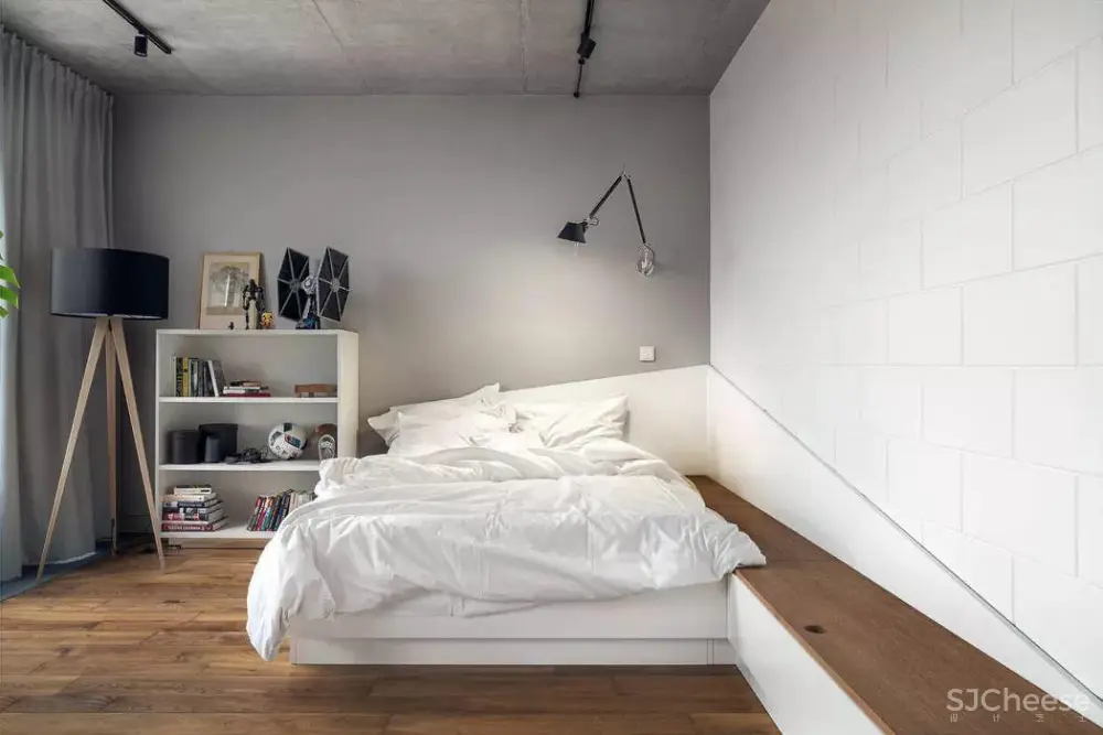 波兰： Penthouse PK43