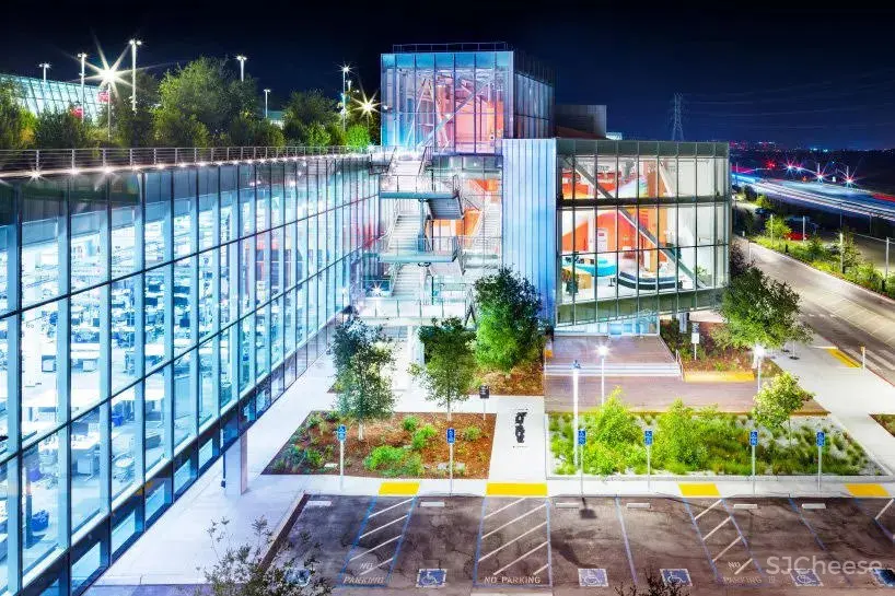 Frank Gehry设计的Facebook新总部大楼,这才是真正的花园办公