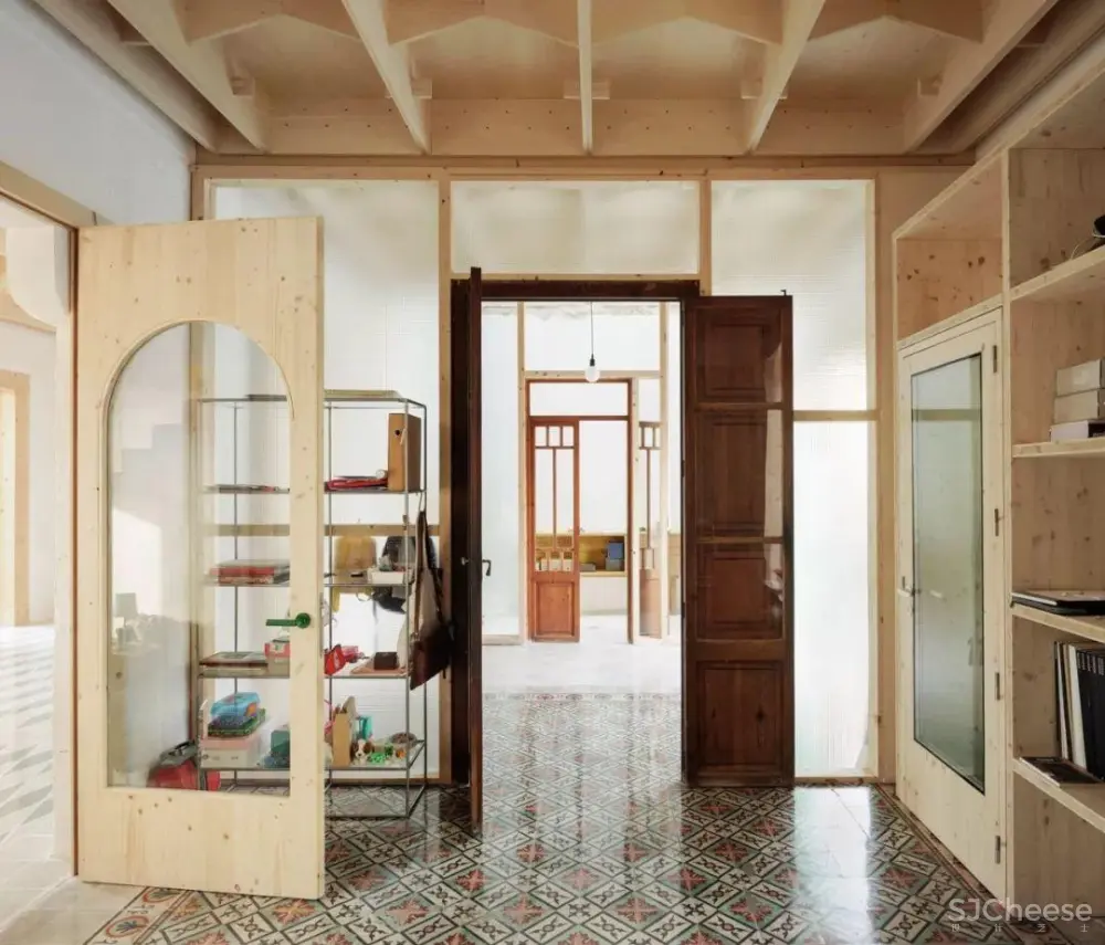 西班牙:胶合板乐园