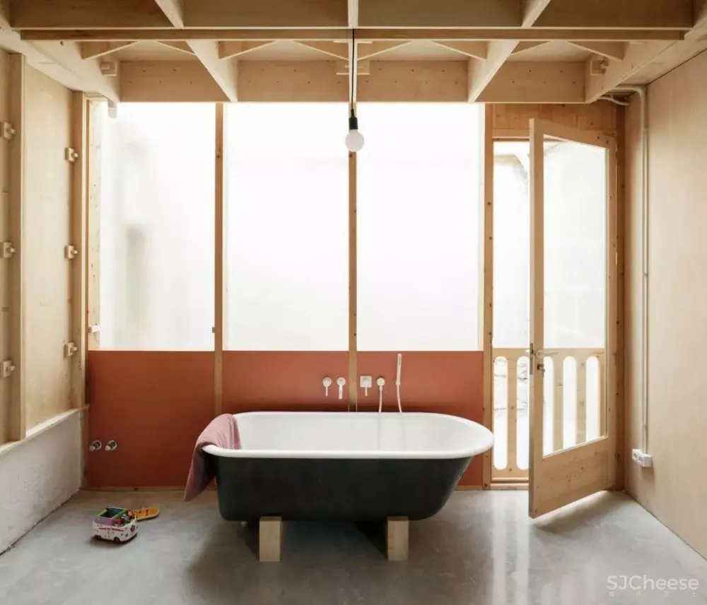 西班牙:胶合板乐园