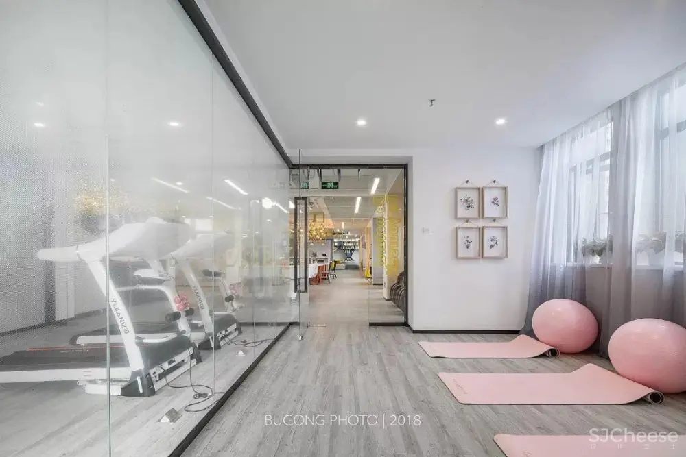 龙湖冠寓青年公寓,在阳光灿烂的家居里把握当下