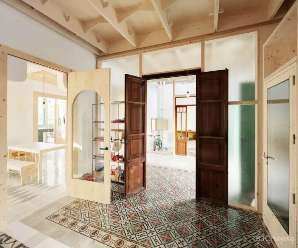 西班牙:胶合板乐园