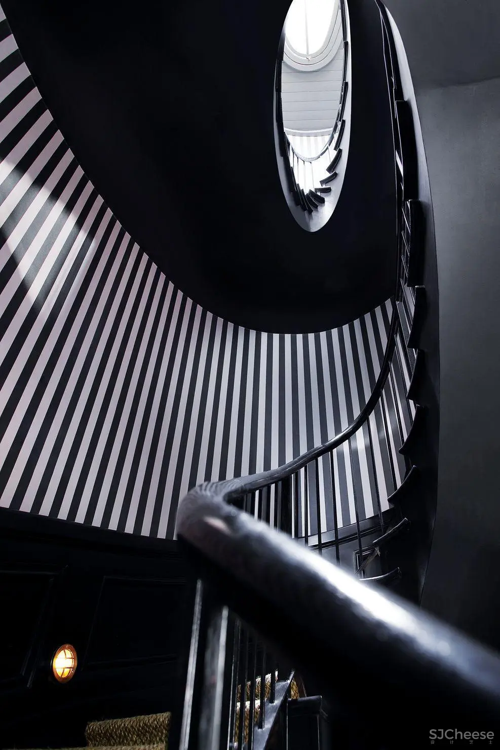 John Jacob | 黑与白的和谐之美 John Jacob | 黑与白的和谐之美