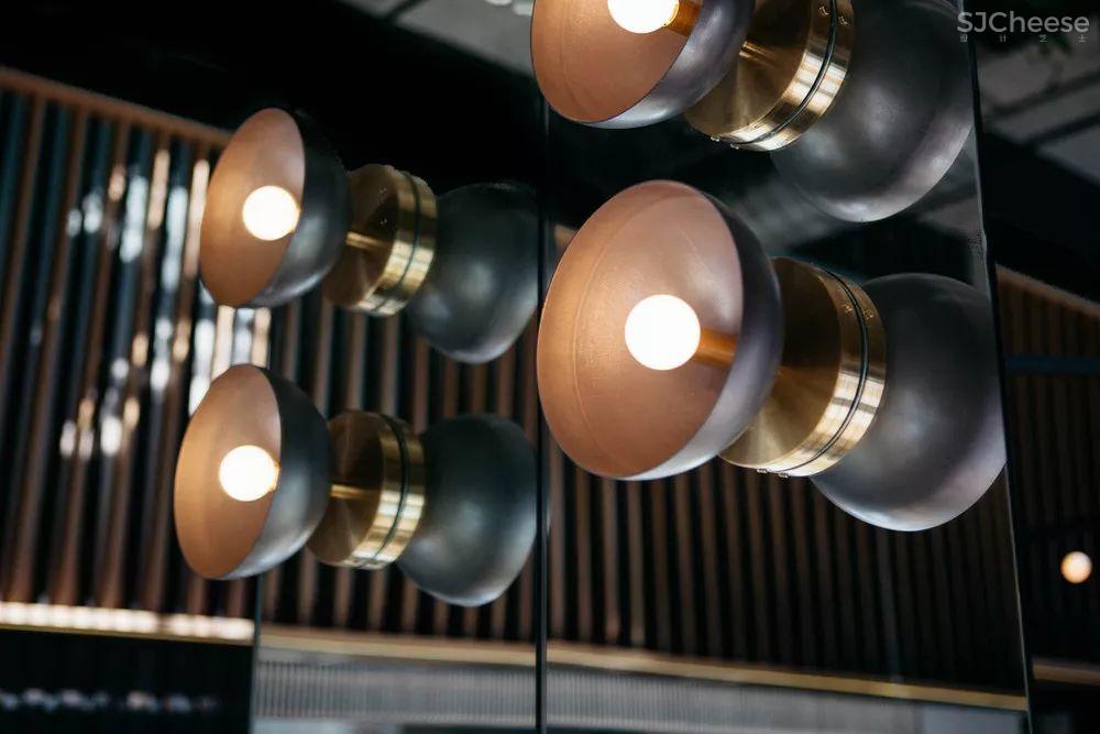 以内 / 加拿大RYU日本餐厅由MÉNARDDWORKIND设计完成