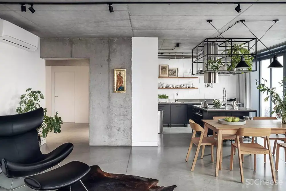 波兰： Penthouse PK43