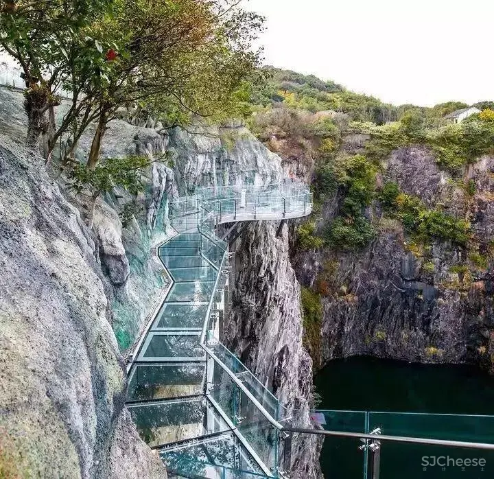上海“深坑酒店”耗时12年耗资20亿!