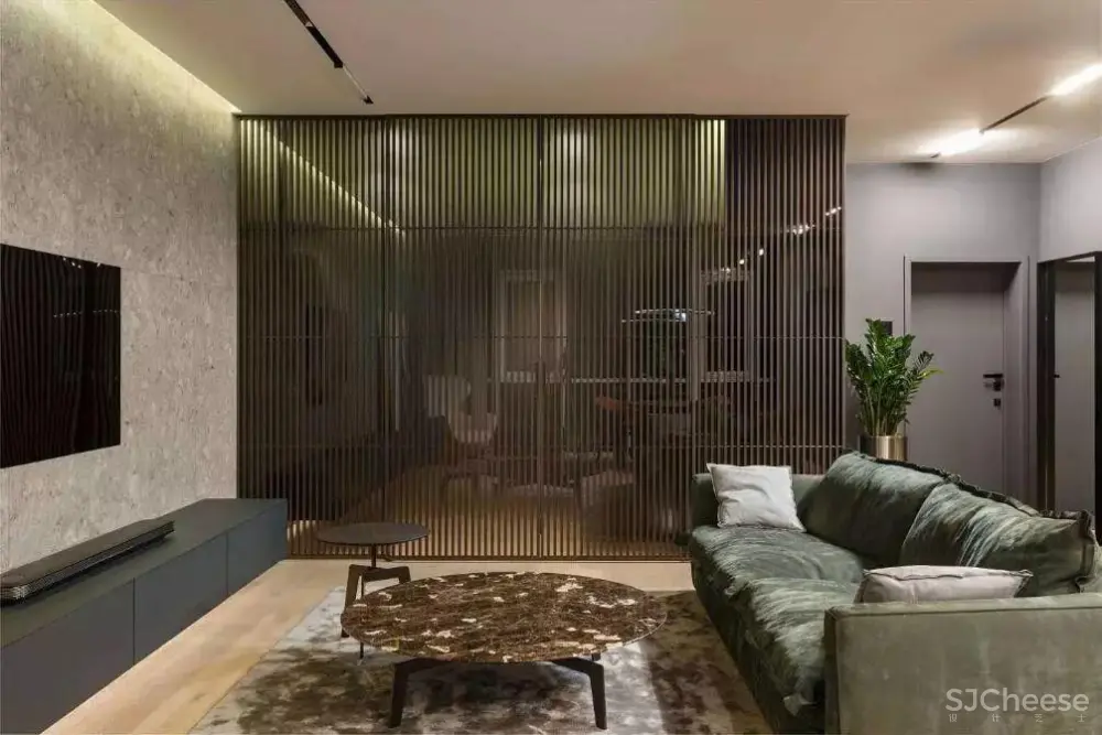 敖德萨：黑海岸边的69平米时髦公寓