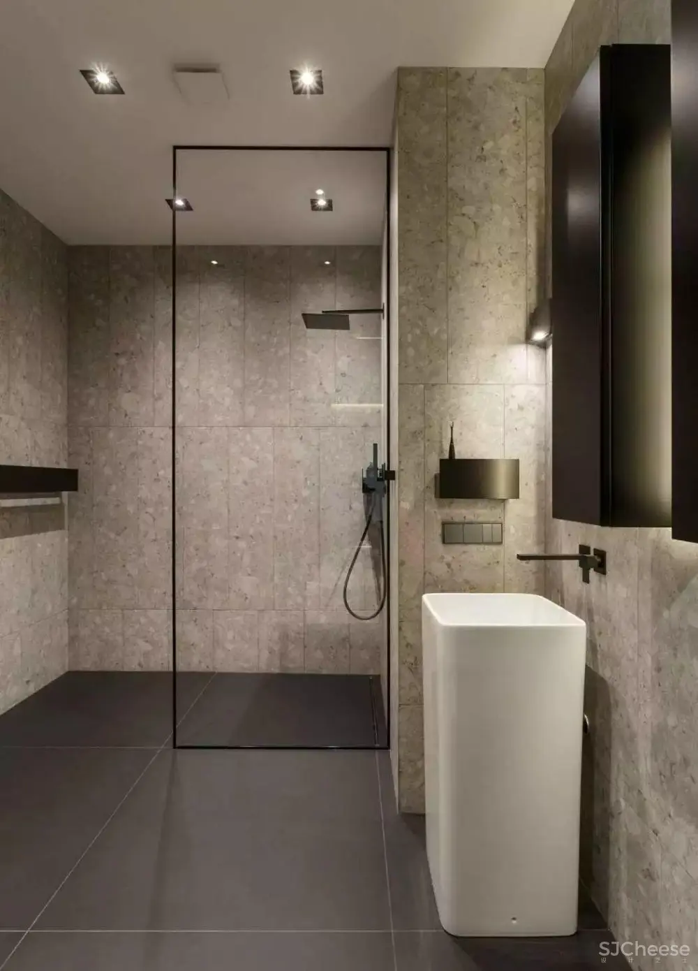 敖德萨：黑海岸边的69平米时髦公寓