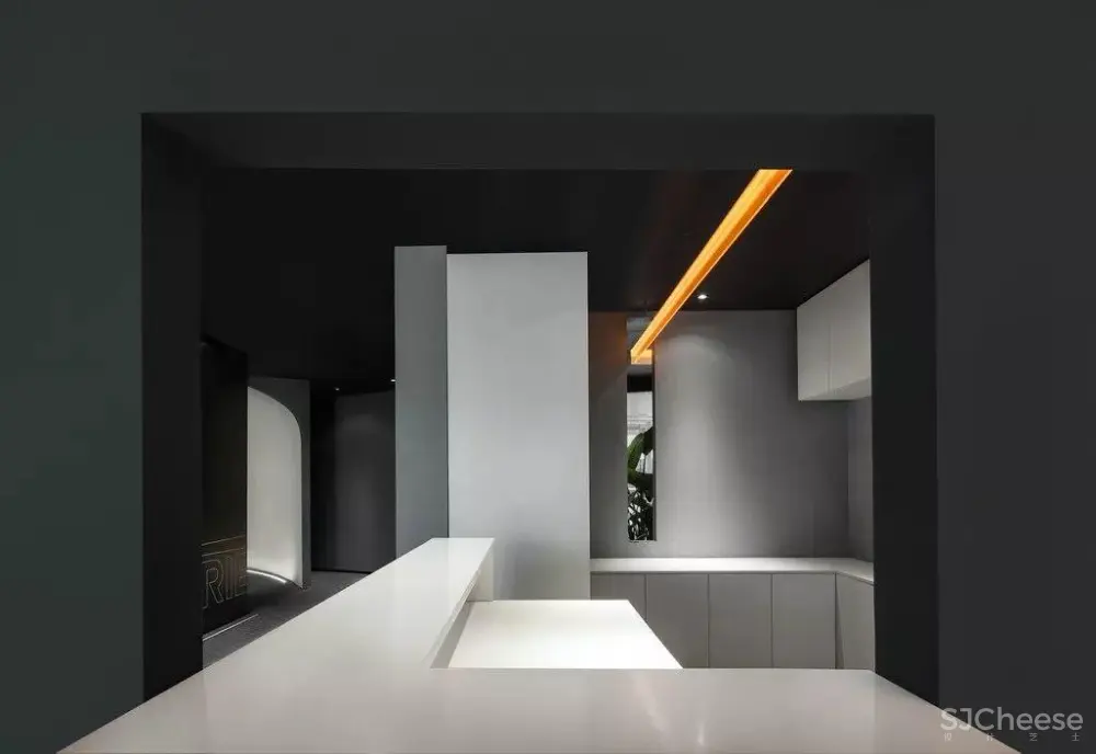 崔树新作:一条橙光,穿过空间,完成设计 崔树新作:一条橙光,穿过空间,完成设计