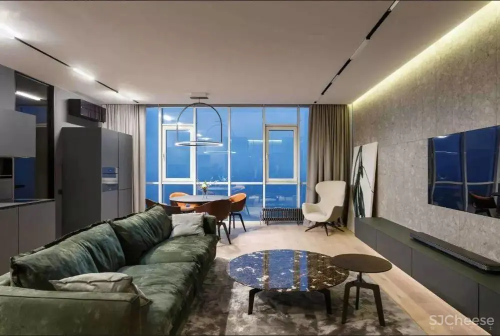 敖德萨：黑海岸边的69平米时髦公寓