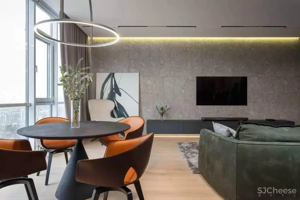 敖德萨：黑海岸边的69平米时髦公寓