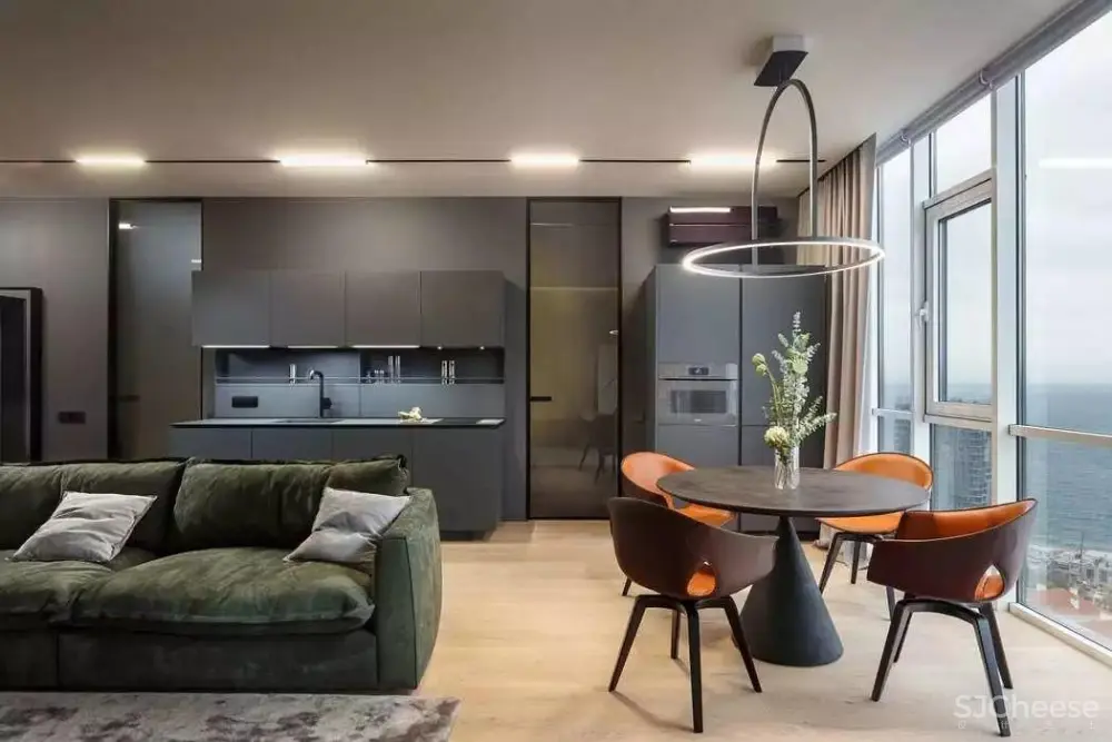 敖德萨：黑海岸边的69平米时髦公寓