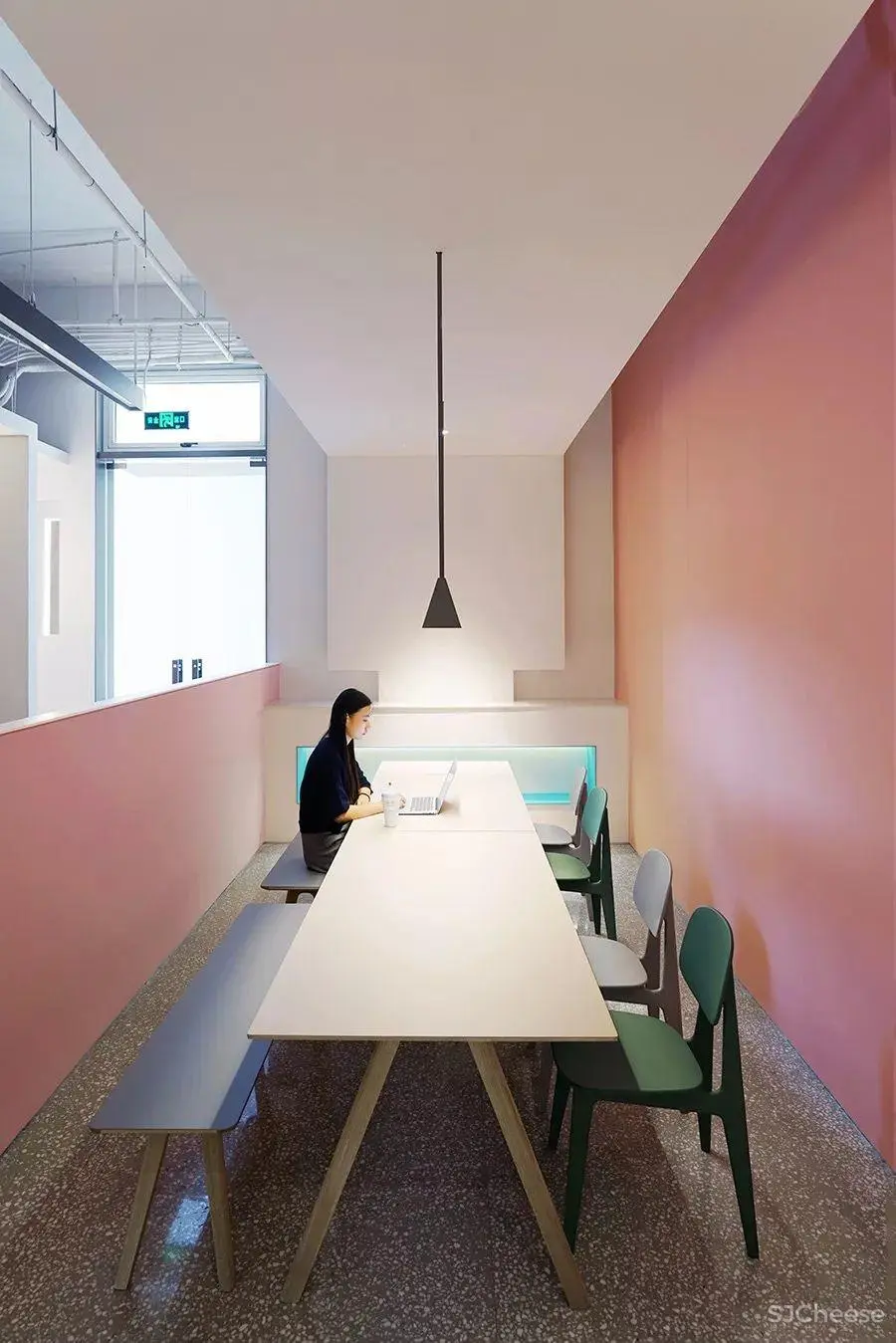 几何洞穴中的“吃喝玩”集合空间 | 地山空间 芸茶|几何洞穴中的“吃喝玩”集合空间 | 地山空间