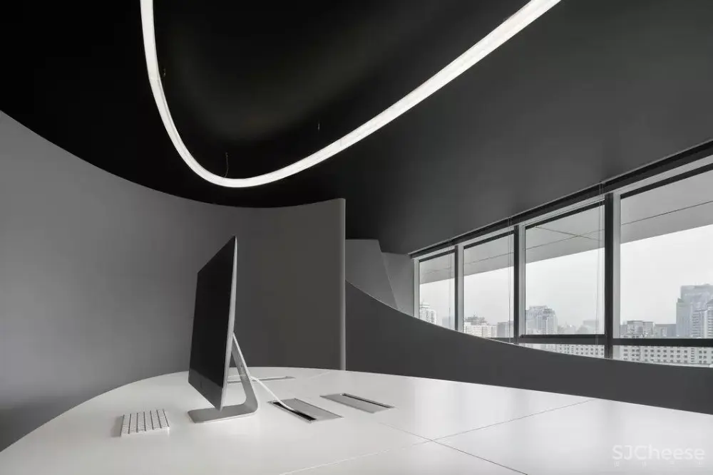 崔树新作:一条橙光,穿过空间,完成设计 崔树新作:一条橙光,穿过空间,完成设计