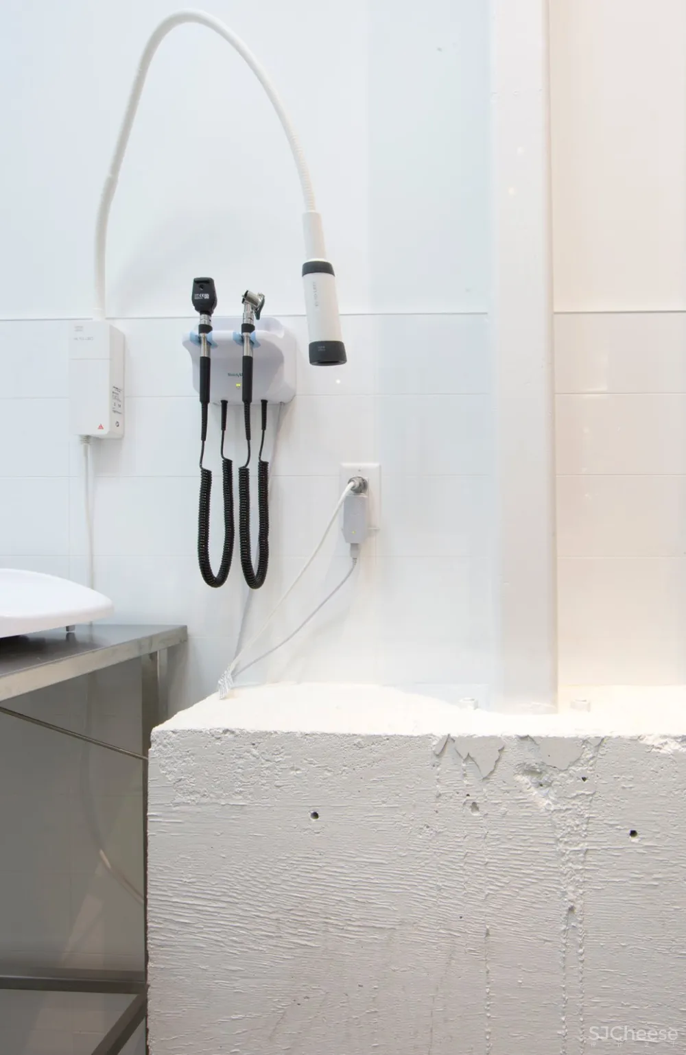 TBA:色彩舒缓的兽医诊所 首