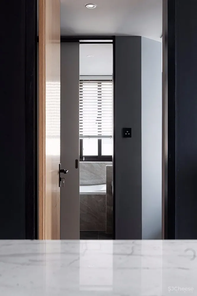 格局·木与黑白灰的完美平衡124m²住宅设计 | 简线设计