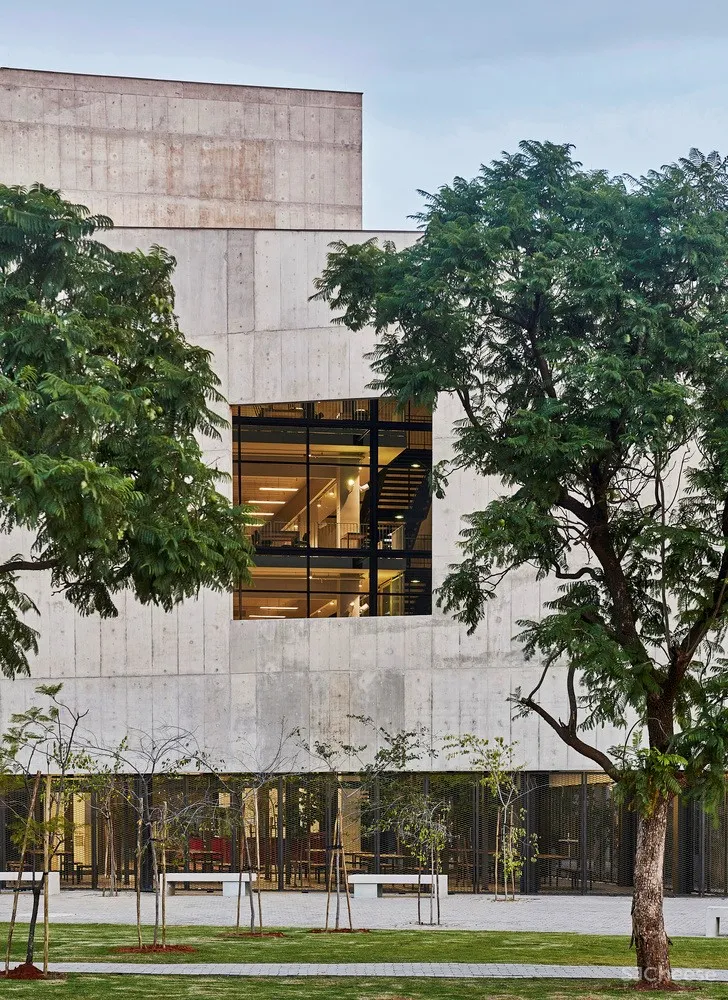 索尔·普拉特杰大学学生资源中心 / Designworkshop