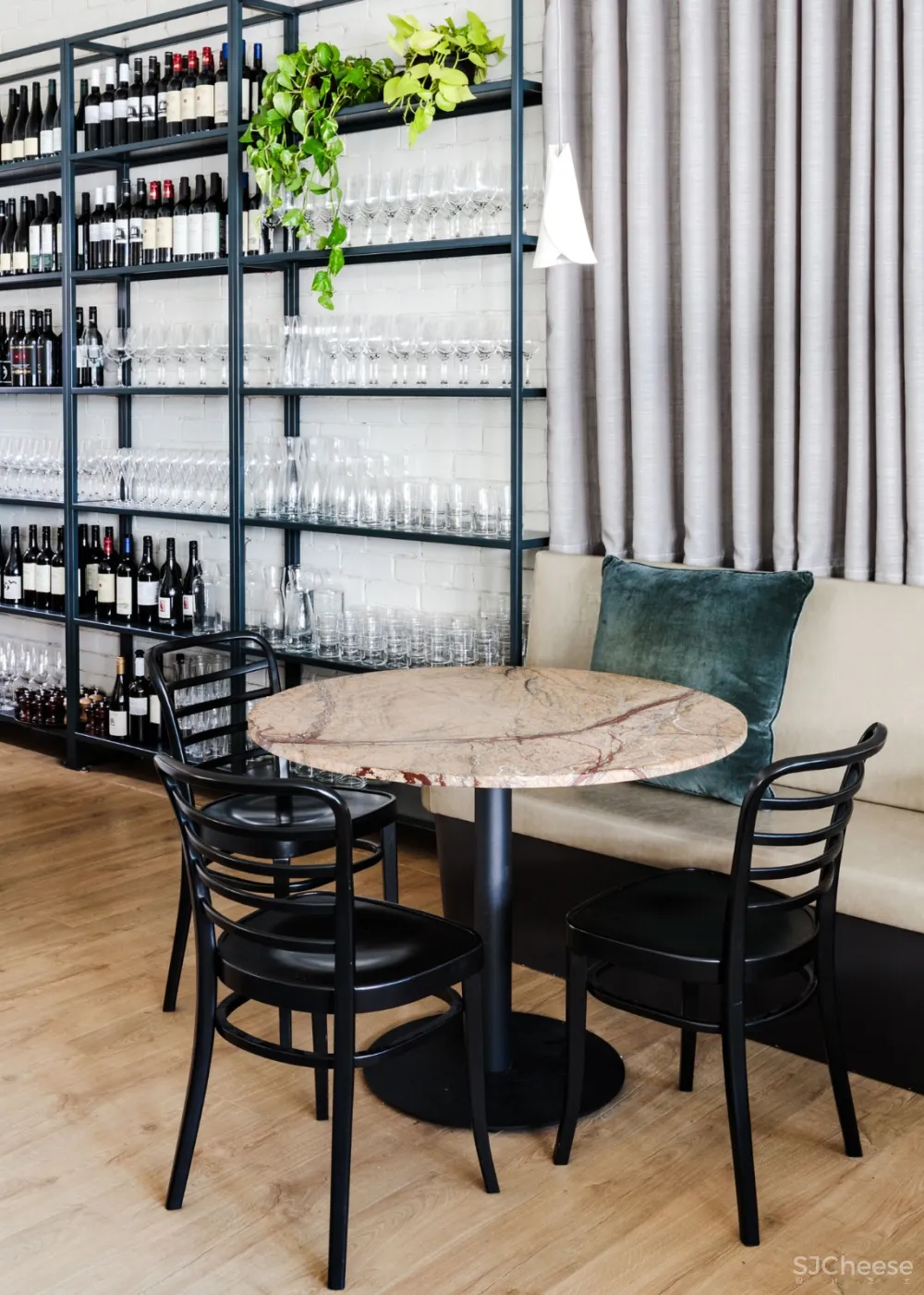 Fiona Lynch&Michael Gittings：休闲庭院酒吧