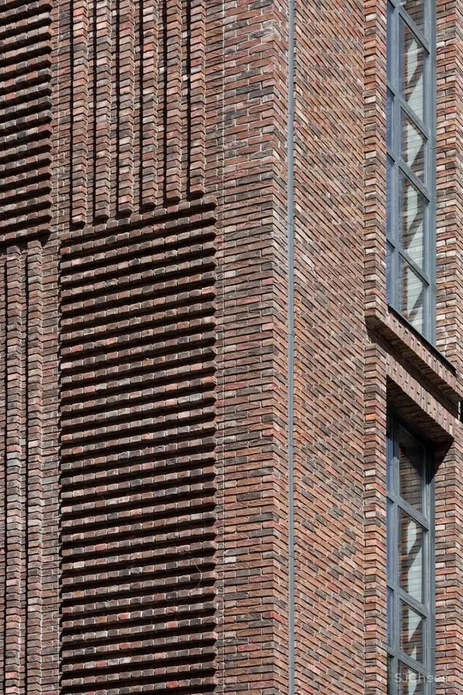 夹层公寓改造 / DNK ag