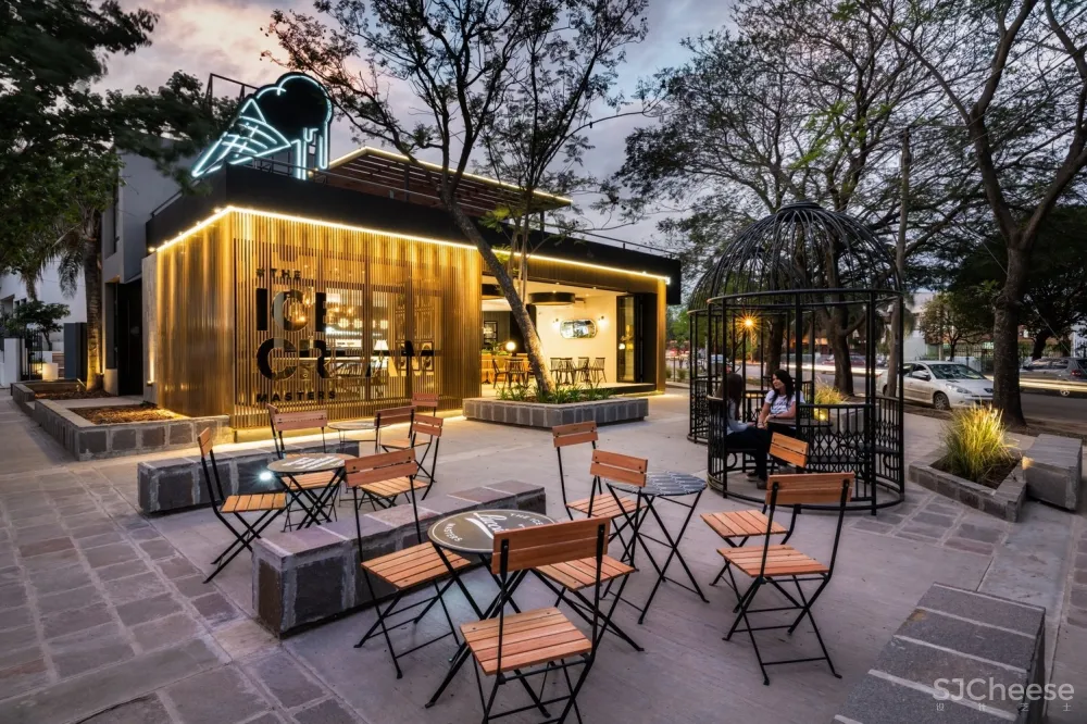 FERRO assoc:Lucciano’s冰淇淋旗舰店