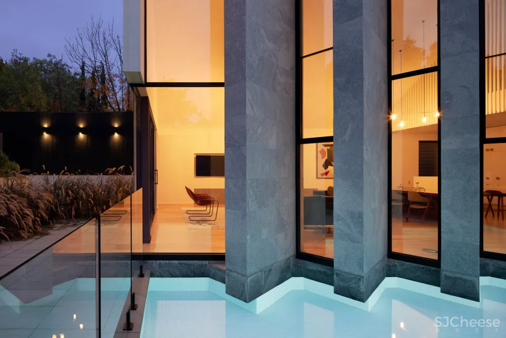 首发 | Mostaghim & Associates 让冬季的阳光进入生活空间 首