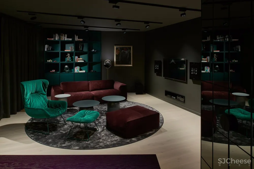 饱和色+黑色，立陶宛80㎡戏剧般的公寓 | HEIMA architects 首