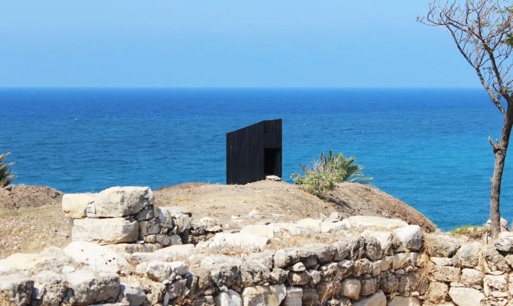 “滑行”中的教堂 / Kieran Donnellan