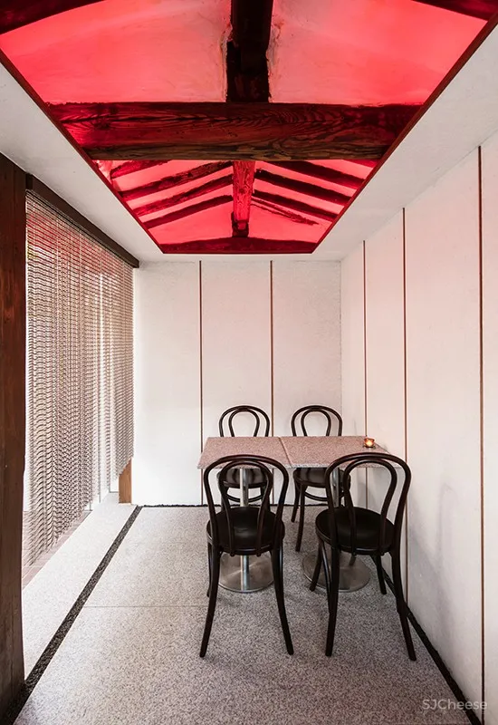首尔老建筑内的现代 CALIGARI 酒吧 | labotory 首