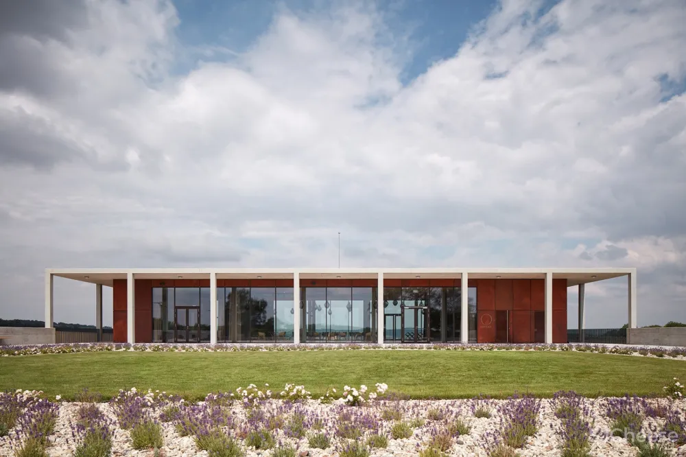 Obelisk酒庄：AiD team a.s. 首