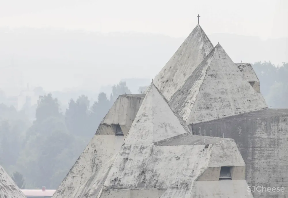 AD 经典:粗野主义代表作圣玛丽大教堂 / Gottfried Böhm