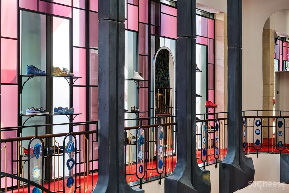 212box作品 | 树皮覆盖的Christian Louboutin精品店,与自然美感产生共鸣