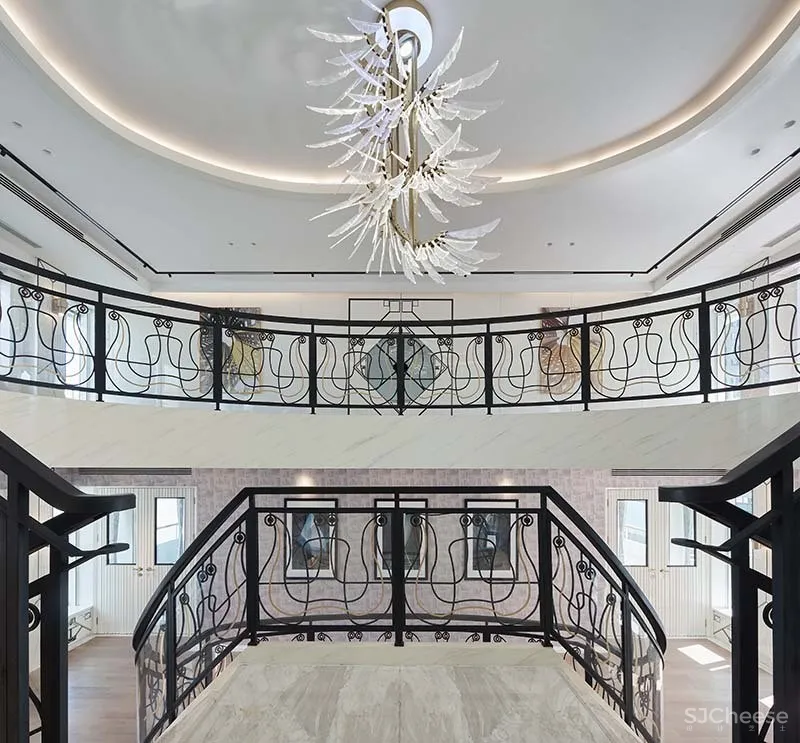 黄浦江第一艘五星级游览船--水晶公主号