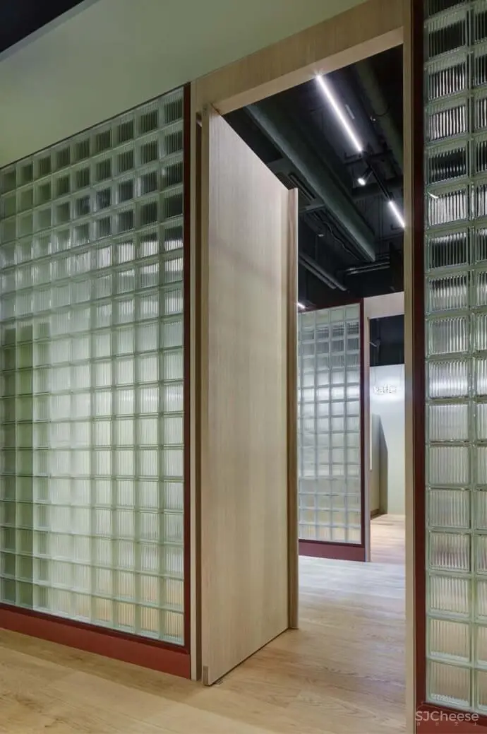 柏林一家未来主义药房设计