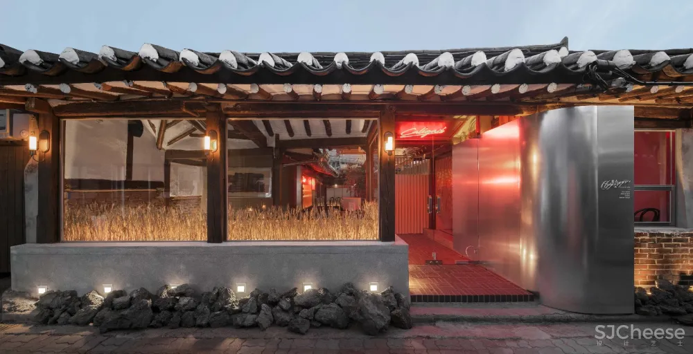 首尔老建筑内的现代 CALIGARI 酒吧 | labotory 首