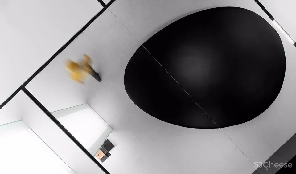 东仓建设:全球首家超级旗舰店·Whale 首