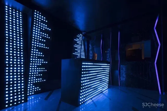 新冶组设计：面积800㎡的深圳 LIFE酒吧设计