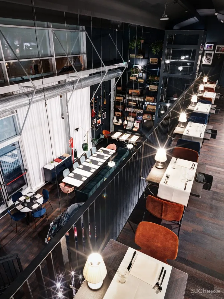 戏剧感十足的 ZOMBY BLUE 演艺娱乐中心 | fabio gianoli