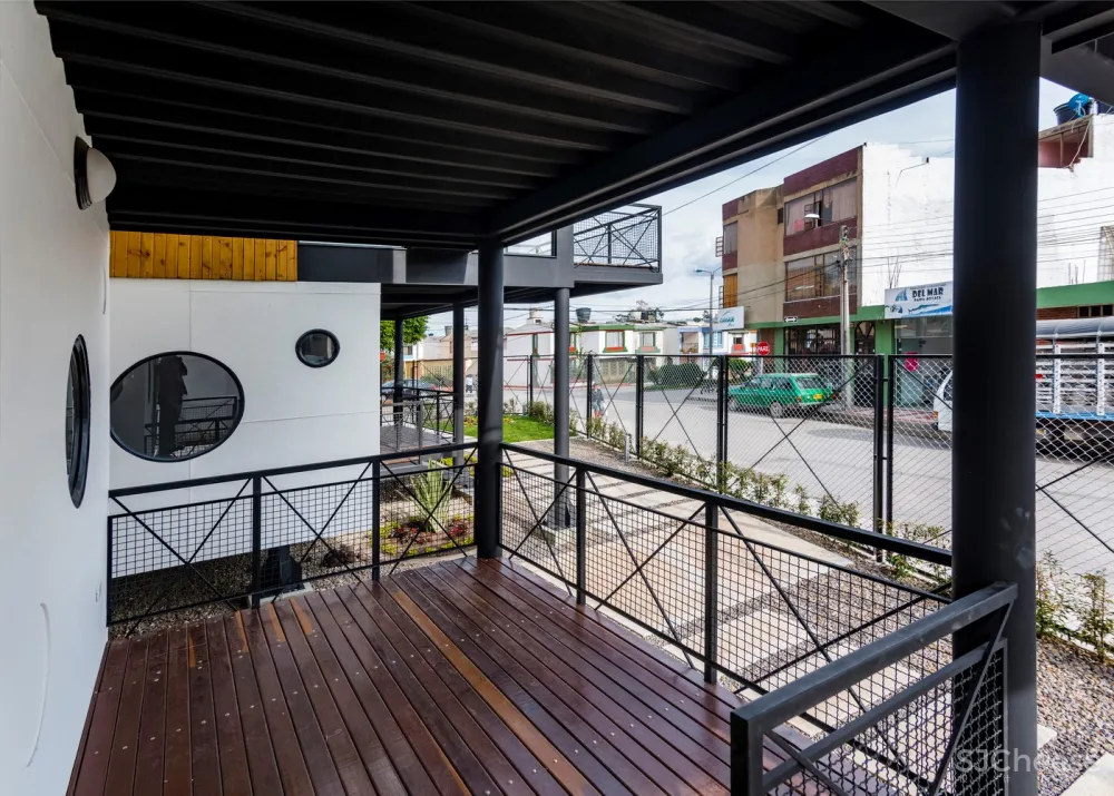 方块小屋 / Camacho Estusio de Arquitectura