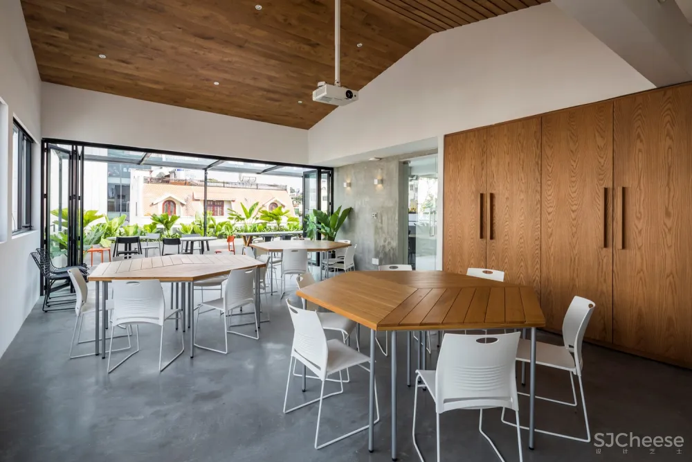 Sanuki Daisuke architects：越南年轻创业者的办公空间