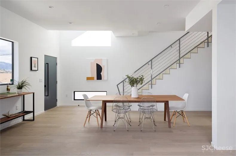 Urban Operations：洛杉矶山坡上的白色房屋