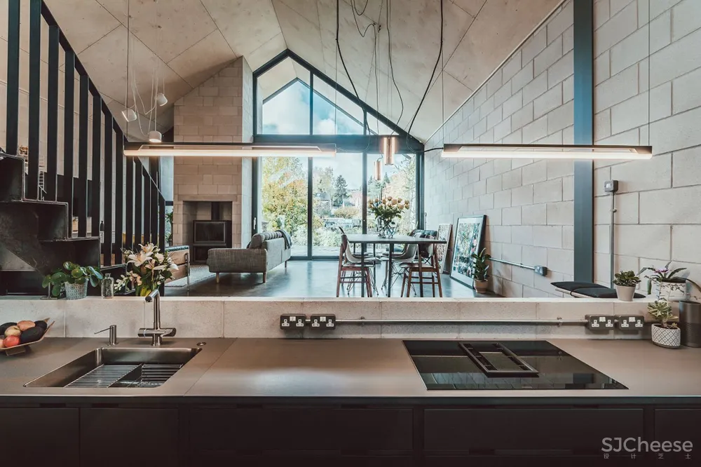 英国一对双胞胎兄弟自建优雅工业之家