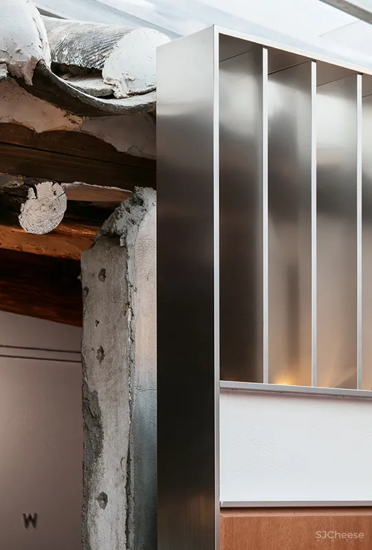 首尔老建筑内的现代 CALIGARI 酒吧 | labotory 首